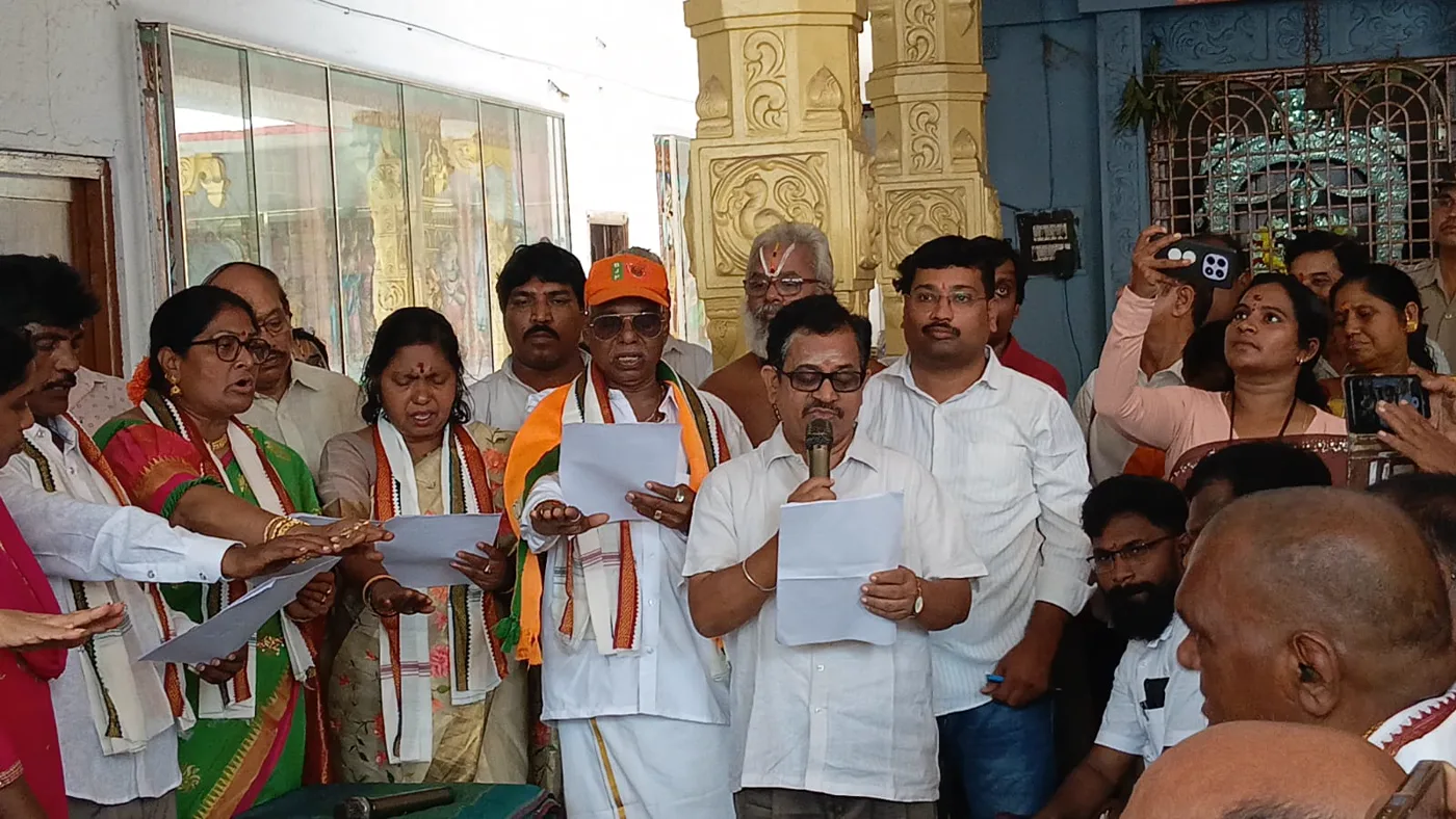 ప్రమాణ పత్రాలతో ధర్మకర్తల ప్రమాణ స్వీకార కార్యక్రమం